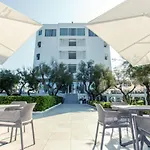 Hotel Grand Costa Brada