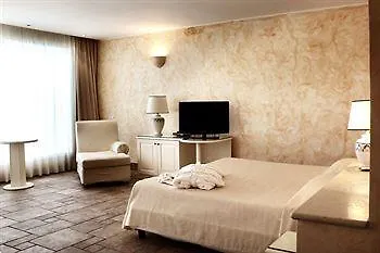 Ξενοδοχείο Grand Costa Brada 4*
