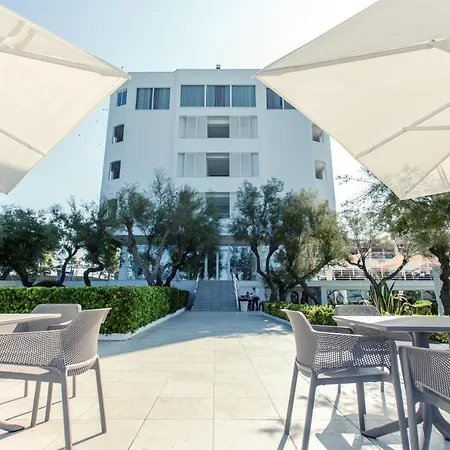 Hotell Grand Costa Brada