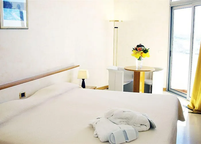 מלון Grand Costa Brada 4*