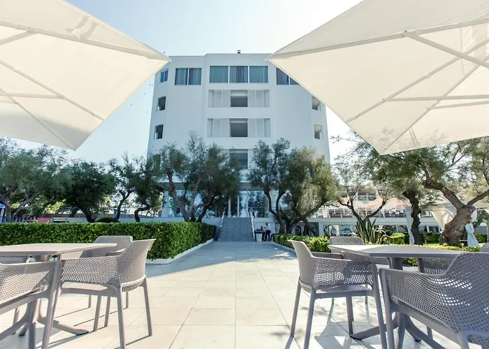 Hotel Grand Costa Brada